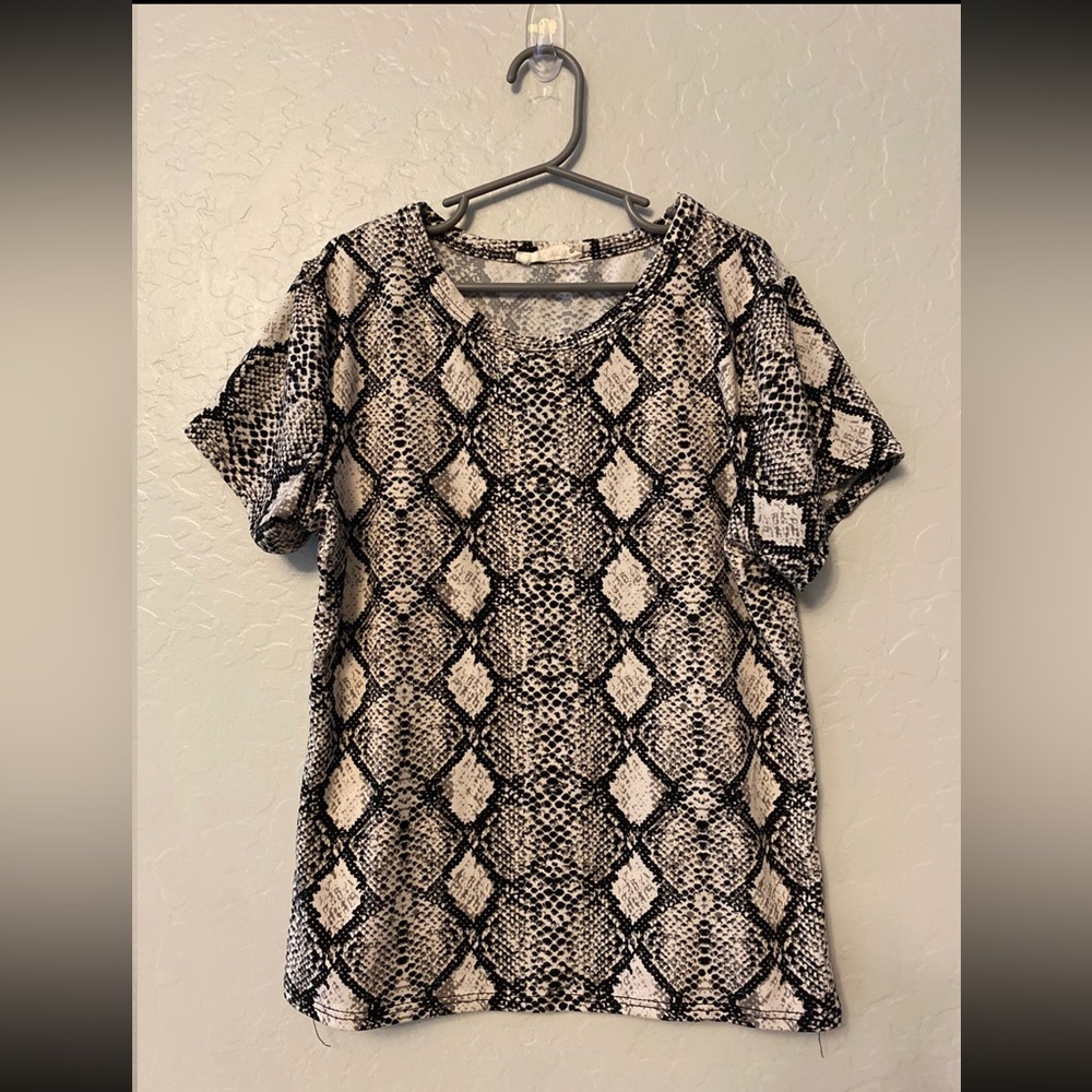⭐️Olivia Rae black and gray snakeskin girls dress size small